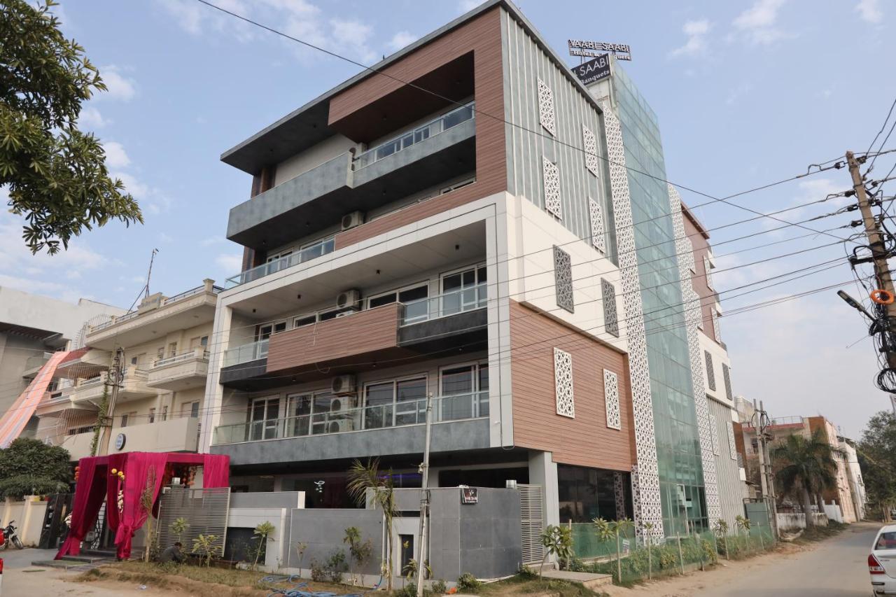 Vaabi Saabi Hotel Gurgaon Exterior foto